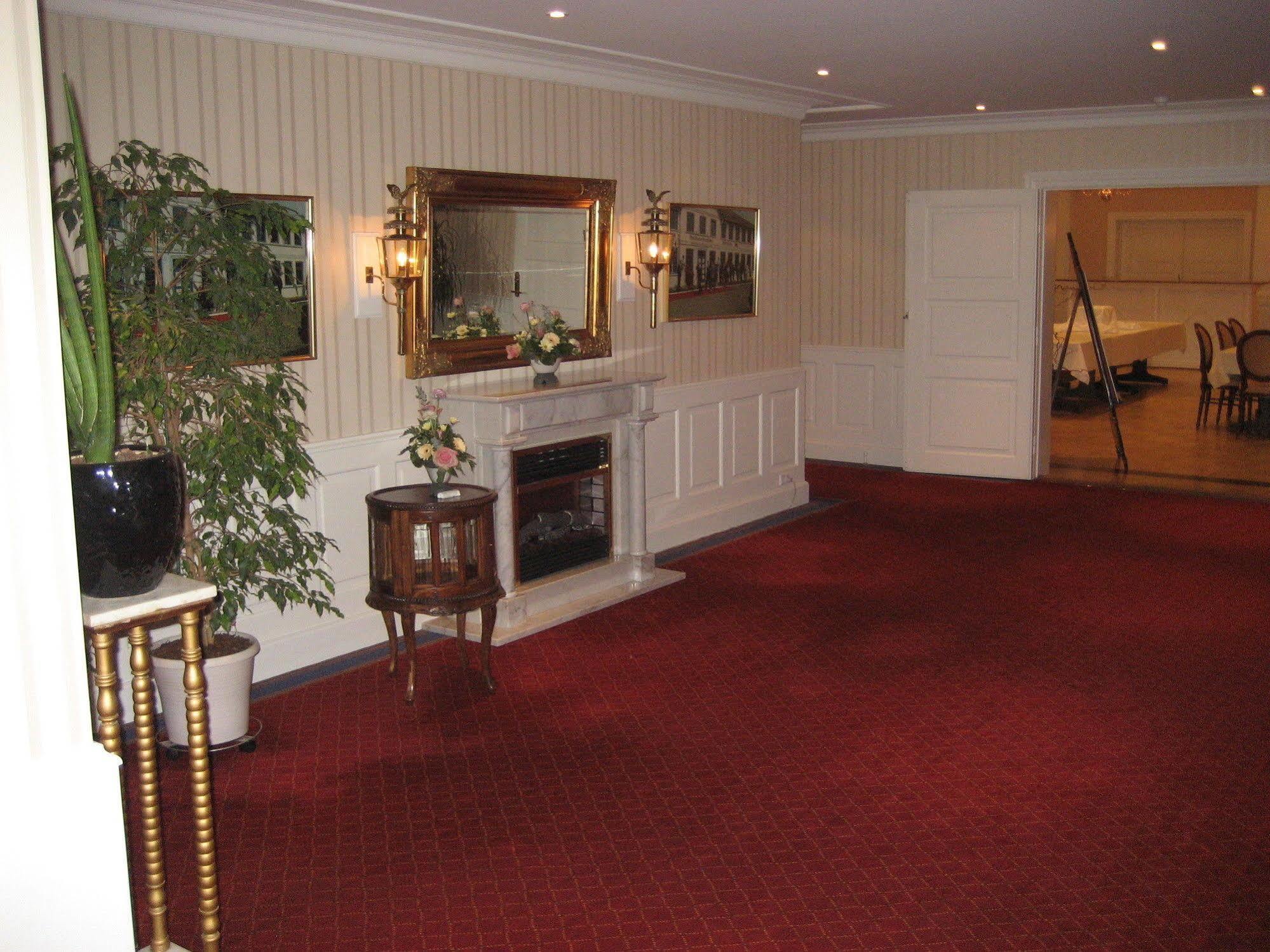 Den Gamle Graensekro Inn Christiansfeld Extérieur photo
